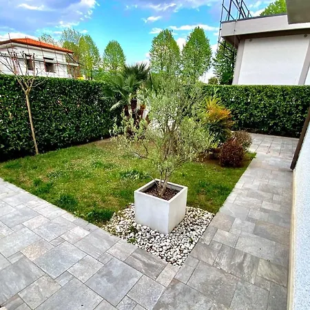 White Apartment Forte dei Marmi